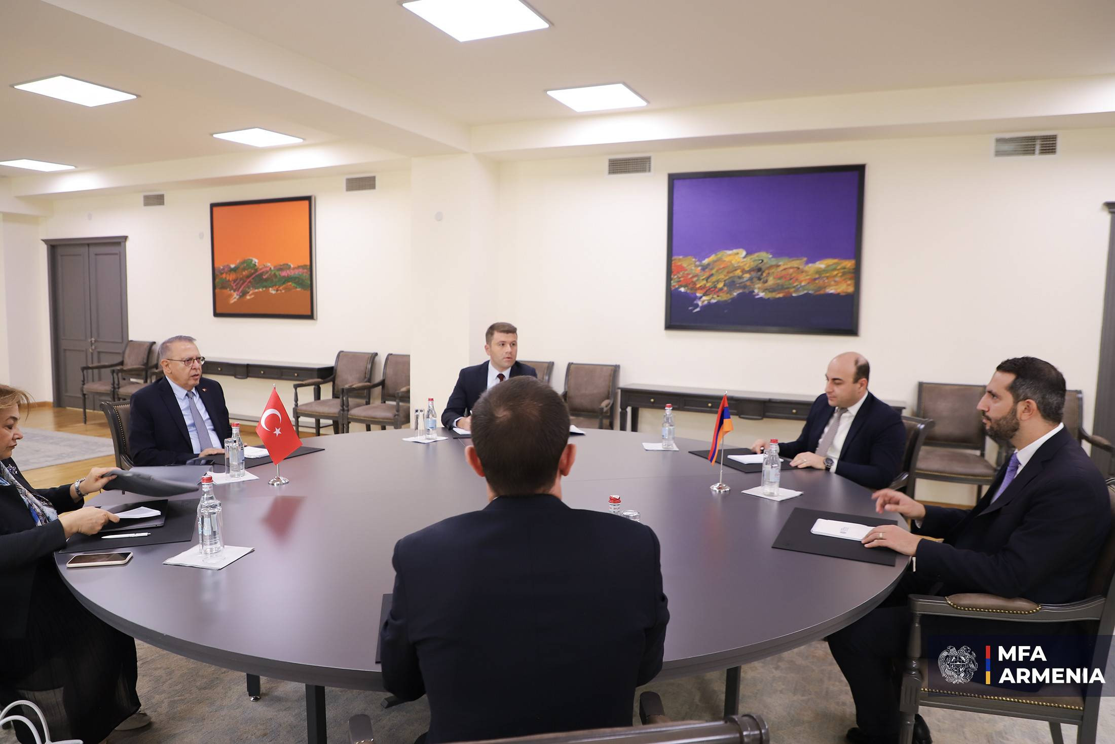 Ռուբինյանը և  Սերդար Քըլըչը պայմանավորվել են կատարել ուսումնասիրությունները՝ Գյումրի–Կարս երկաթուղու և էլեկտրահաղորդիչ գծի վերականգնման ու գործարկման համար (տեսանյութ)