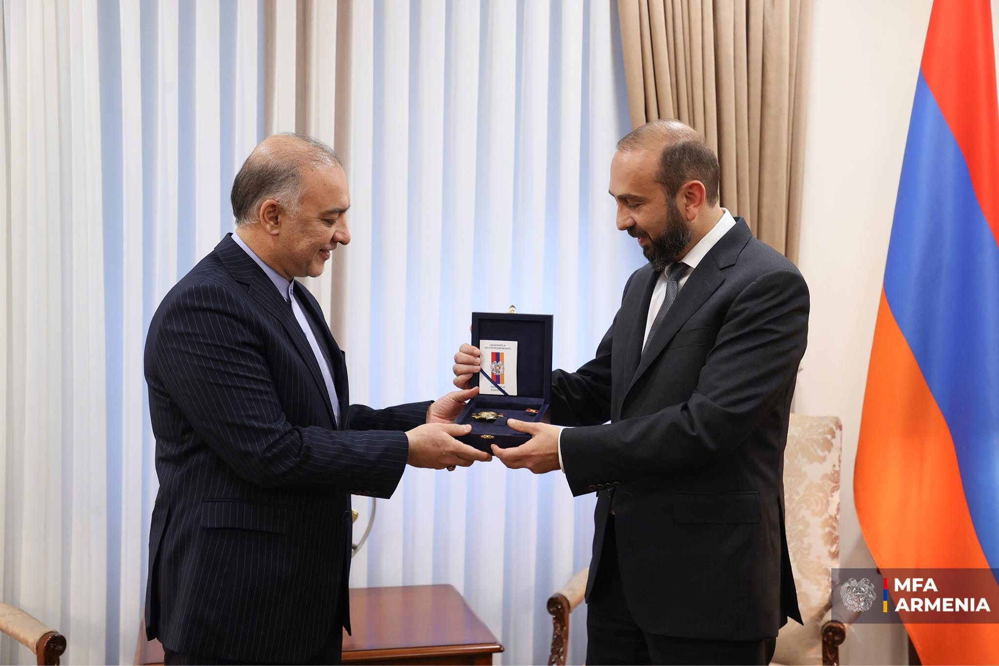 Արարատ Միրզոյանն ընդունել է Իրանի դեսպանին
