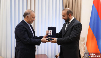 Արարատ Միրզոյանն ընդունել է Իրանի դեսպանին