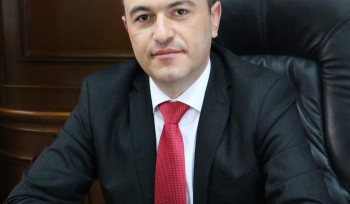 Կադաստրի կոմիտեի ղեկավարի աշխատասենյակում դաժանաբար քաղաքացու են ծեծե՞լ. աղմկահարույց սկանդալի հետքերով. Armlur