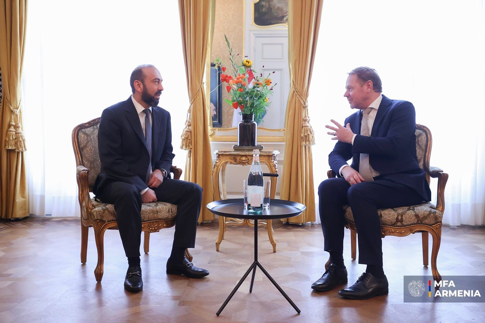 Միրզոյանի աշխատանքային այցը Հաագա մեկնարկել է Նիդերլանդների ԱԳ նախարարի հետ առանձնազրույցով