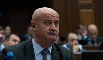 Ես մեծացել եմ Ալեն Դելոնի, Պիեռ Ռեշարի, Խորեն Աբրահամյանի օրոք և միշտ էլ Ձեզ դասել եմ նրանց կողքին. Աղազարյանը՝ Մկրտիչ Արզումանյանին