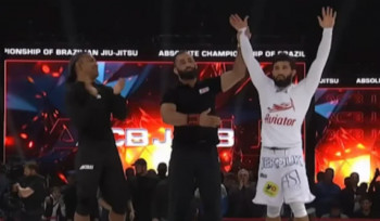 ACB JJ 18․ Արման Ծառուկյանը պարտության մատնեց UFC-ի նախկին չեմպիոնին