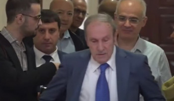 «Փաշինյանին կանդրադառնա՞ք, հարցեր ունենք». Տեր-Պետրոսյանը չպատասխանեց լրագրողների հարցերին (տեսանյութ)