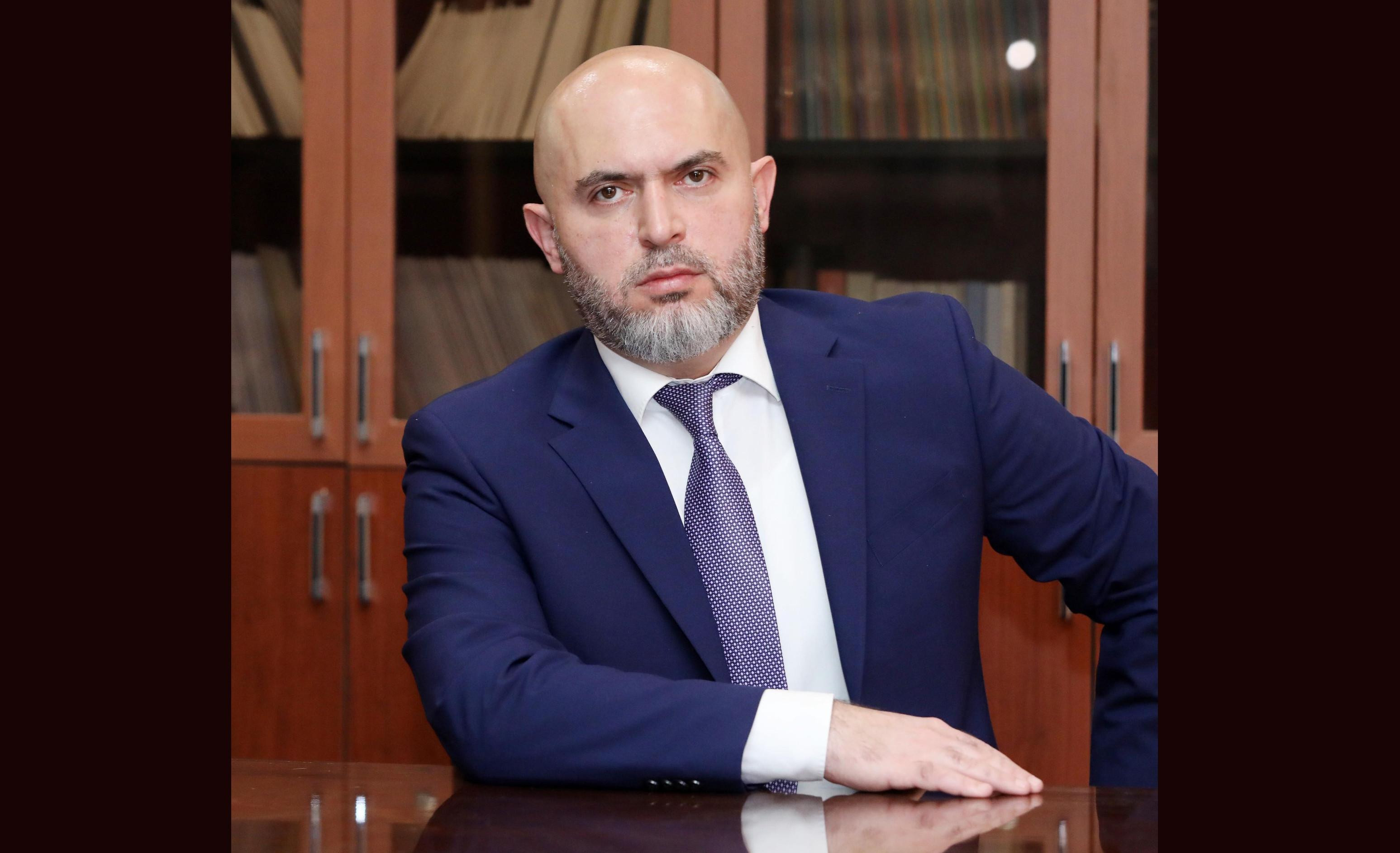 Դատարանը վերացրեց Արմեն Աշոտյանի նկատմամբ ընտրված բացակայելու արգելքը