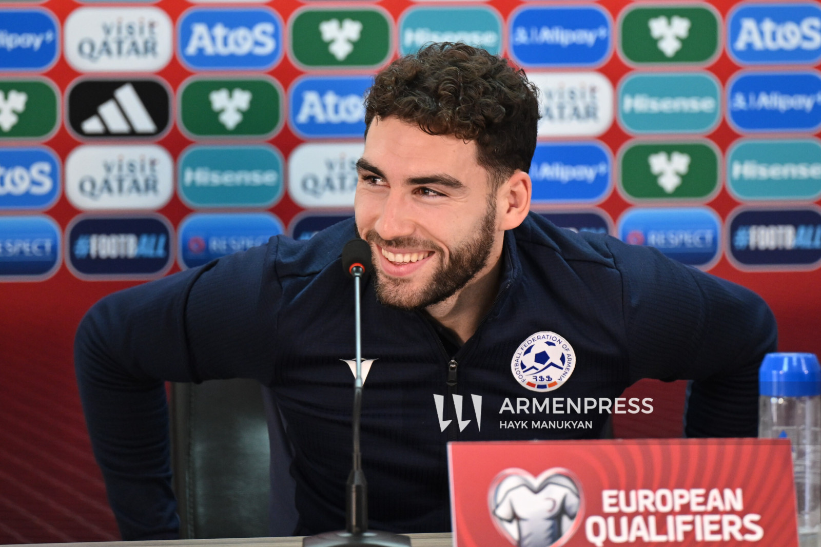 Նաիր Տիկնիզյանը սերբական անձնագիր է ստացել