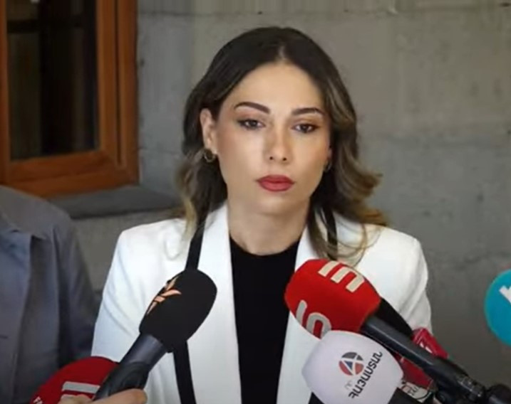 Կներեք էլի, քանի՞ անգամ եք անձնագիրը բացում ու կնիքը նայում, Արարատը ֆիքսում․ Սրբուհի Գալյան
