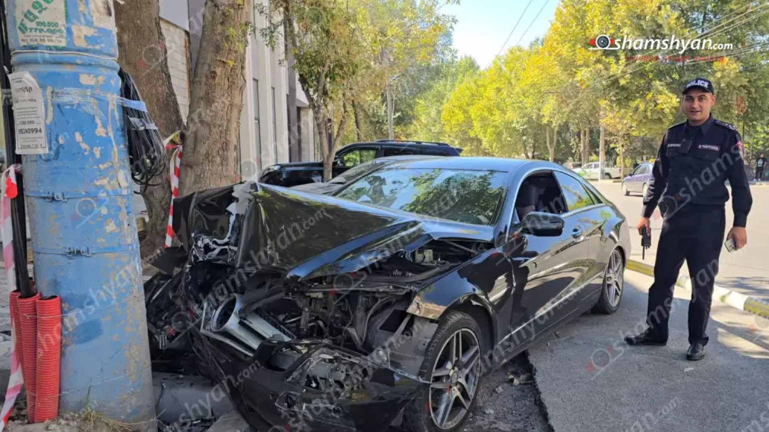 Ավանում բախվել են «Opel»-ն ու «Mercedes»-ը. վերջինը բախվել է բազալտե եզրաքարին ու երկաթբետոնե էլեկտրասյանը. կա տուժած