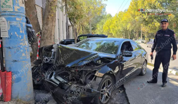 Ավանում բախվել են «Opel»-ն ու «Mercedes»-ը. վերջինը բախվել է բազալտե եզրաքարին ու երկաթբետոնե էլեկտրասյանը. կա տուժած