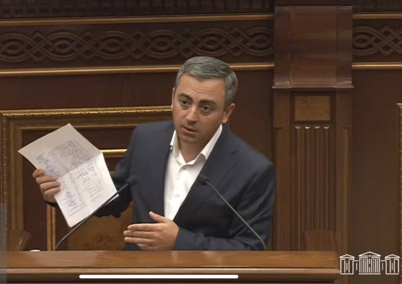 Իշխան Սաղաթելյանը «Հայաստան» խմբակցության պատգամավորների ստորագրությունները փոխանցեց «Պատիվ ունեմ» խմբակցությանը, որպեսզի կցեն իրենց նախագծին