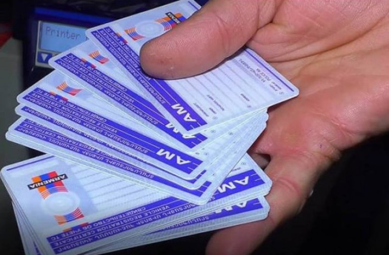 Մի շարք անձինք մեղադրվում են կաշառքի դիմաց վարորդական վկայական տրամադրելու գործընթացը կազմակերպելու պատրվակով տարբեր չափերի գումար ստանալու մեջ