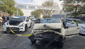Երևանում բախվել են «Tesla»-ն ու «Lada»-ն․ կա տուժած