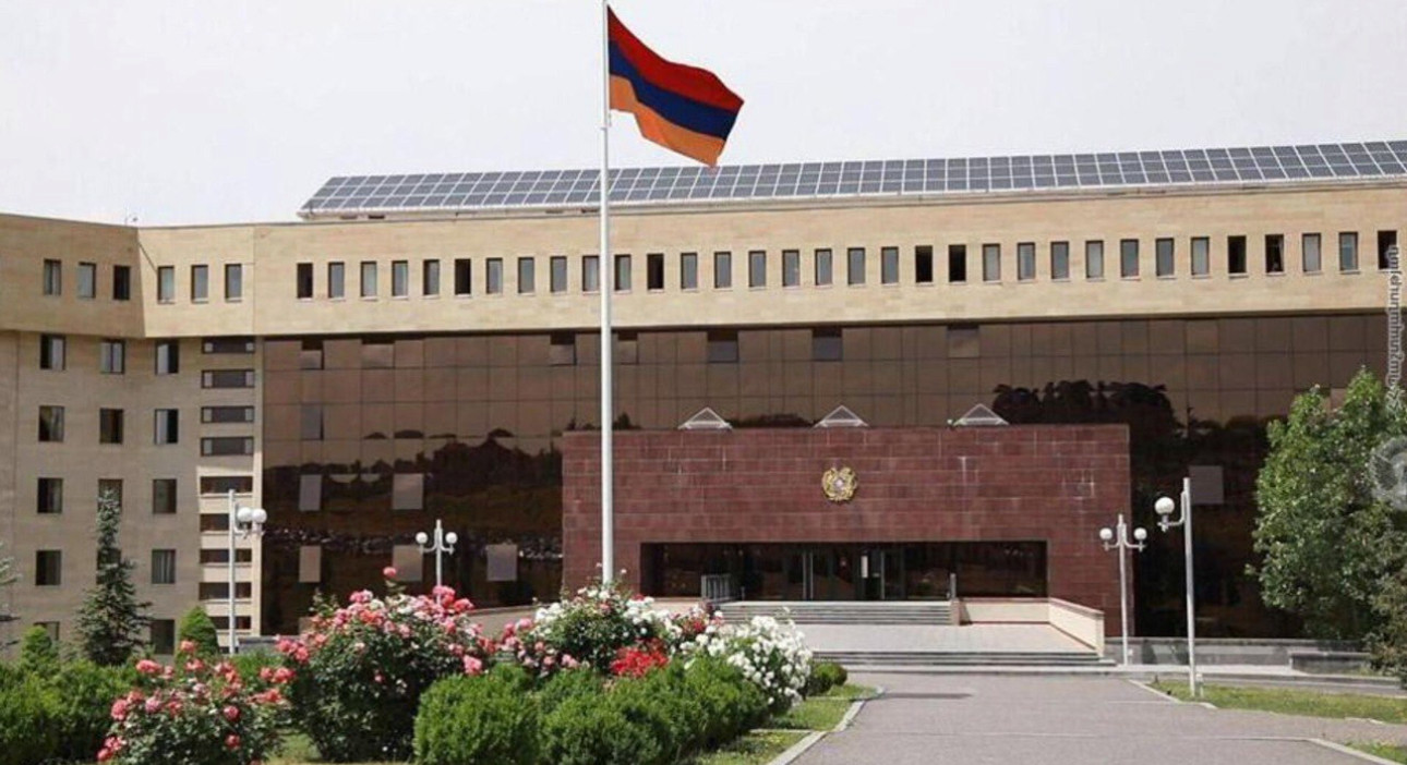 44-օրյա պատերազմում անհայտ կորած զինվորների ծնողները փակել են ՊՆ շենքի բոլոր մուտքերը