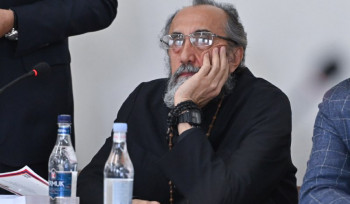 Դատախազը միջնորդեց 2 տարի 6 ամիս ժամկետով ազատազրկել Միքայել Սրբազանին