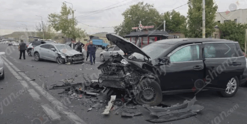 Շղթայական ավտովթար՝ Երևանում. բախվել են «Nissan Rogue»-ը, «Mazda»-ն, «Kia»-ն և «Opel»-ը.կա 2 վիրավոր