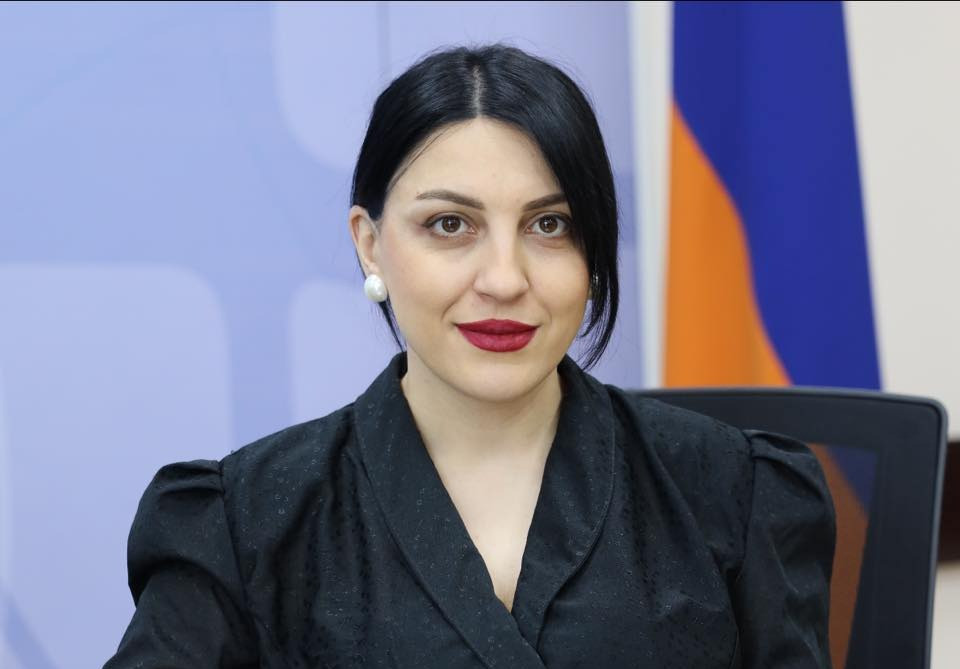 Մի՛ մոլորեցրեք ժողովրդին` տագնապային տրամարդրություններ տարածելու փորձերով․ հասկանում եք չէ՞ 50 հազարի և 7 հազարի տարբերությունը․ Ավանեսյանի խոսնակը՝ Խամոյանին