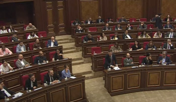 ԱԺ արտահերթ նիստում քննարկվում է «Հայաստանի և Ադրբեջանի միջև խաղաղության հաստատման վերաբերյալ» ԱԺ հայտարարության նախագիծը