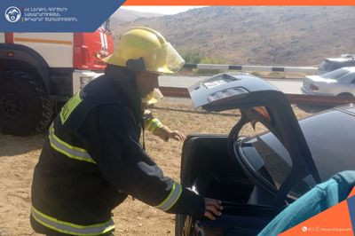 Երևան-Մեղրի ավտոճանապարհին «Mercedes-Benz»-ը դուրս է եկել ճանապարհի երթևեկելի հատվածից և բախվել հողաթմբին․ կա տուժած