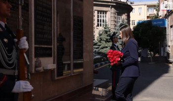 44-օրյա պատերազմի այս օրը հրթիռակոծության հետևանքով զոհվեցին ոստիկանության 27 ծառայողներ. ՆԳ նախարարը հարգանքի տուրք է մատուցել
