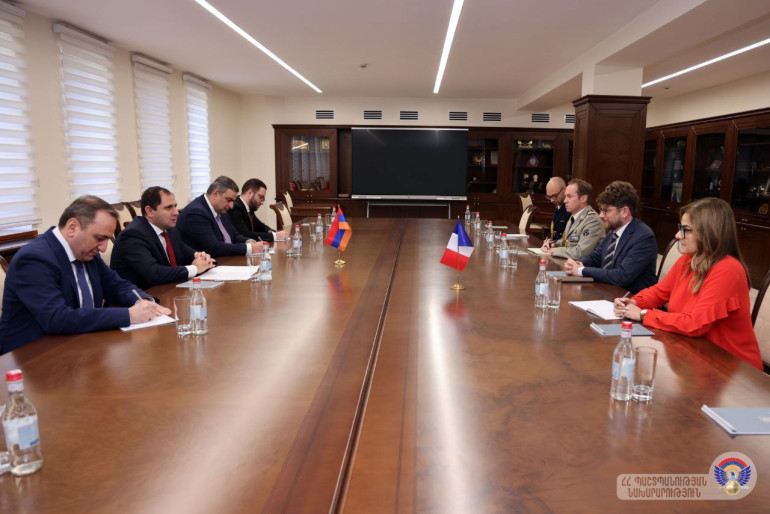 Պապիկյանն ու Ֆրանսիայի դեսպանը քննարկել են տարածաշրջանային ու միջազգային անվտանգությանն առնչվող օրակարգային հարցեր
