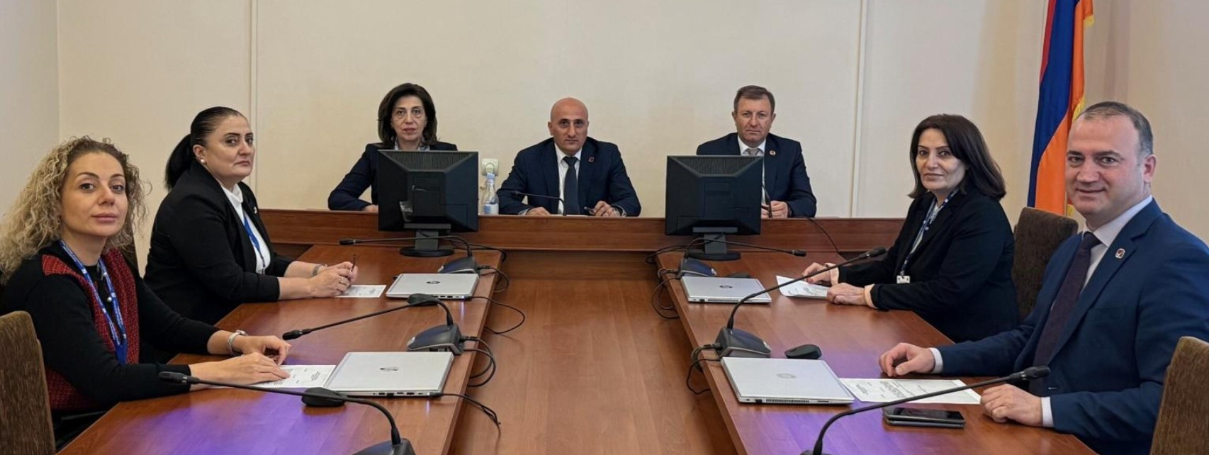 Արեգնազ Մանուկյանի մանդատը փոխանցվել է Պետրոս Մեղրյանին