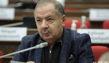 Ու ես սկսեցի հայհոյել՝ հաճույքով, սիրով, Սրբազանս, կարծեմ, գոհ խուց վերադարձավ. Աղվան Վարդանյան