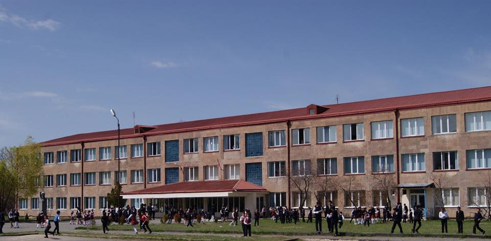 Փակել են ՔՊ ավագանու անդամ Ախտոյանի երեխաների մուտքը դպրոց. Մերձավանում լարվածությունը նոր փուլ է մտնում. Armlur.am