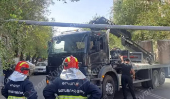 Արտակարգ դեպք՝ Երևանում. «KamAZ»-ը բախվել է գազատար խողովակին, սկսվել է գազի արտահոսք