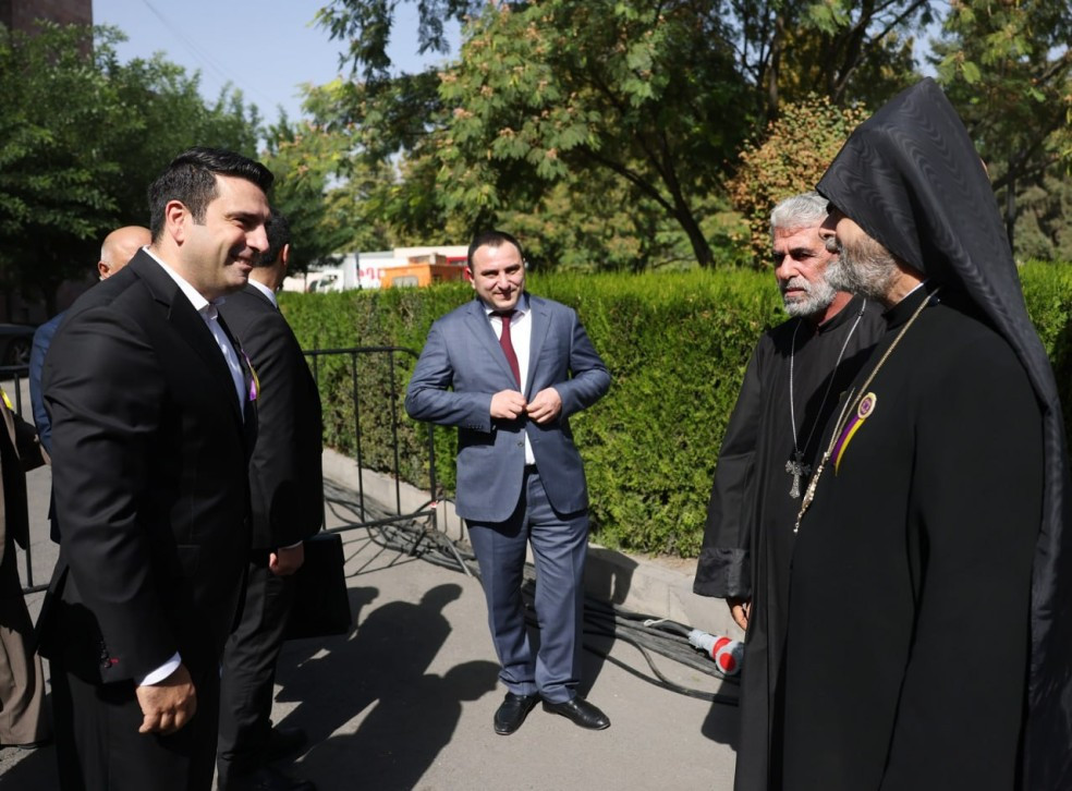 Իմ օրհնությունն եմ բերել համայնքին՝ անկախ նրանից համայնքապետը գործող իշխանության ներկայացուցիչ է, թե ընդդիմադիր․ Արմավիրի թեմի առաջնորդ