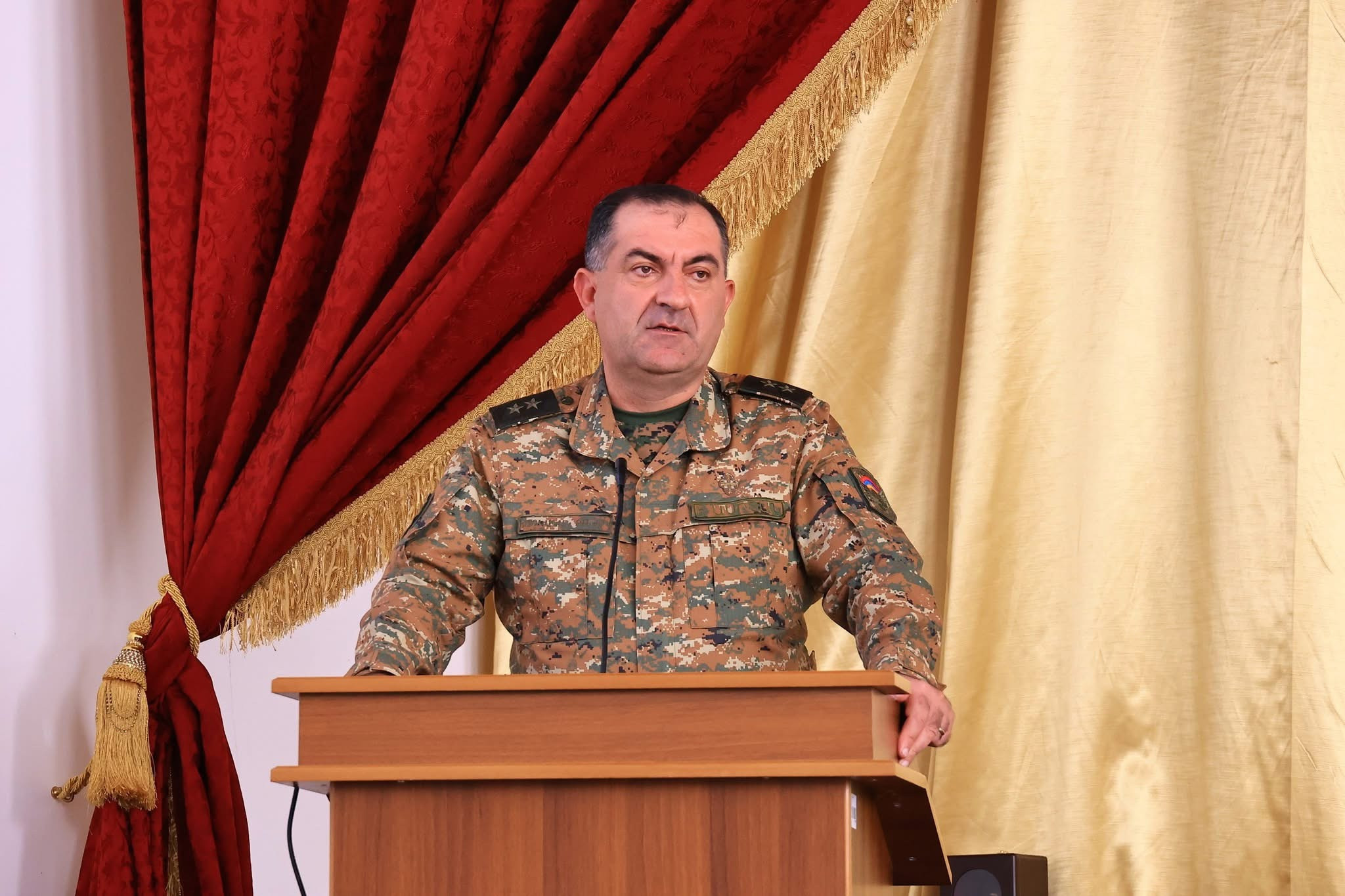 ԳՇ պետն այցելել է N բանակային զորամիավորում, հանդիպել սպայական կազմերի հետ