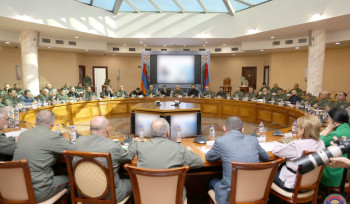 Գեներալ-լեյտենանտ Էդվարդ Ասրյանի գլխավորությամբ վարչական համալիրում տեղի է ունեցել զինծառայողների գաղափարական դաստիարակության ոլորտին առնչվող կոնֆերանս