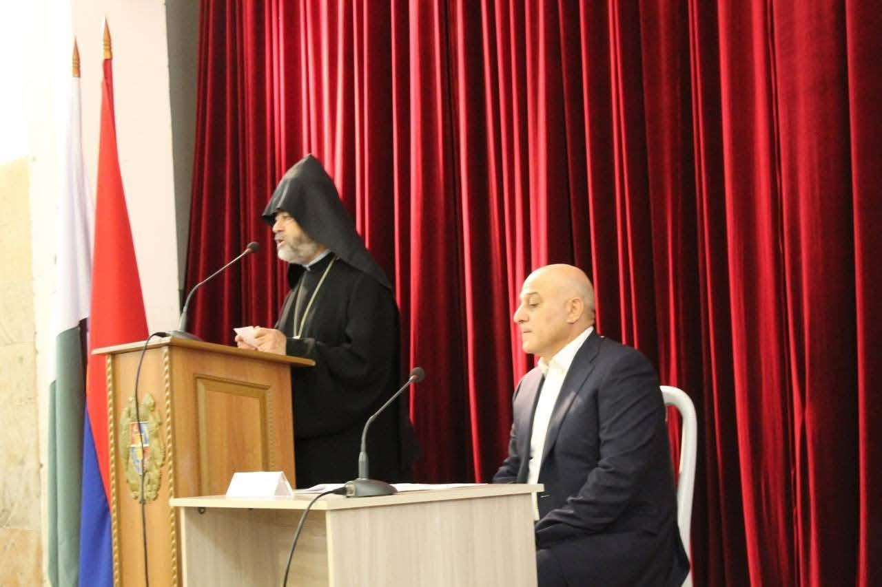 Օնիկ Ախվերդյանը երդմամբ ստանձնեց Փարաքար համայնքի ղեկավարի պաշտոնը