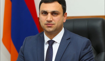 ՔՊ-ական Մեխակյանին ճանաչողները պատմում են, որ երիտկարիերիստը երազում էր Սերժ Սարգսյանին մոտիկից տեսնել, բայց այսօր նրա մասին անունով է խոսում. «Հրապարակ»