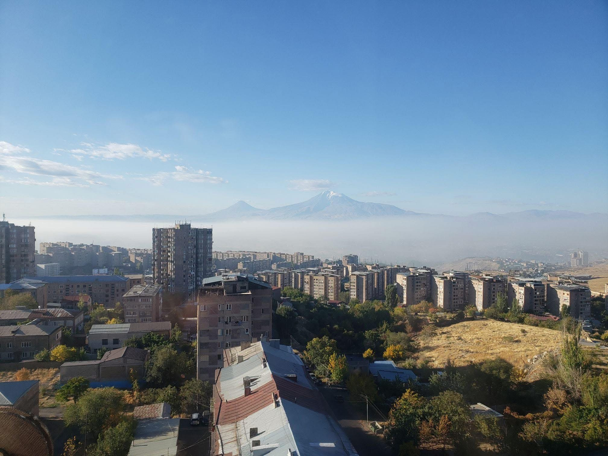 Մասիսից վերև ամպերն են, իսկ ներքևի «մառախուղը»՝ Նուբարաշենի վառվող աղբավայրի ծուխը. ակտիվիստ