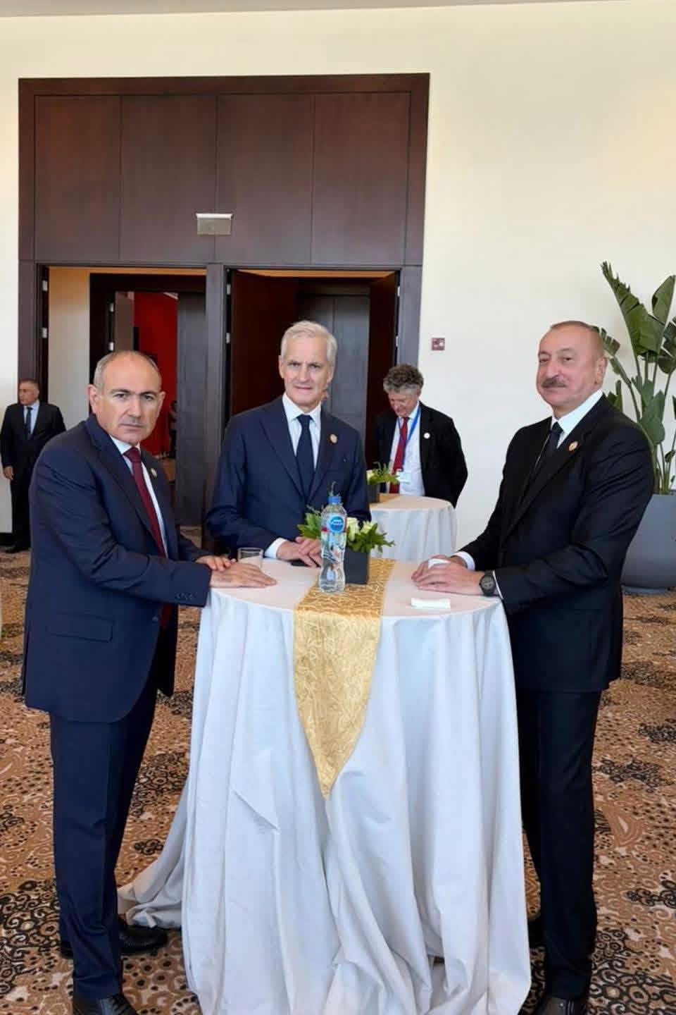 Փաշինյանը Եգիպտոսում կարճատև զրույցներ է ունեցել տարբեր երկրների առաջնորդների հետ (լուսանկարներ)