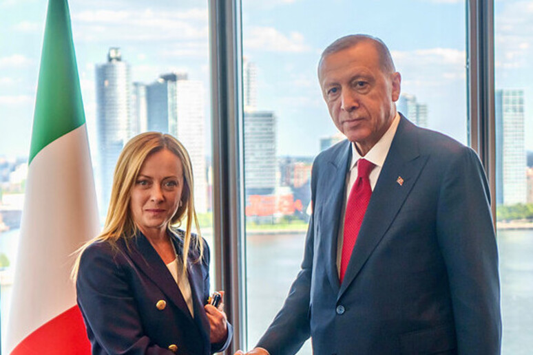 Դուք հիանալի տեսք ունեք, բայց պետք է թողնեք ծխել. Էրդողանն՝  Իտալիայի վարչապետին