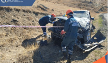Երևան-Մեղրի ավտոճանապարհին «BMW»-ն դուրս է եկել երթևեկելի հատվածից և շրջվել. կա տուժած