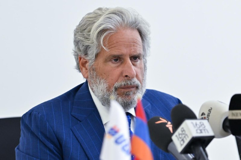 Ադրբեջանի կառավարությունը 2 հայ միլիարդատերերի հետևից է ընկել` Ռուբեն Վարդանյանի և Սամվել Կարապետյանի. Ռոբերտ Ամստերդամ