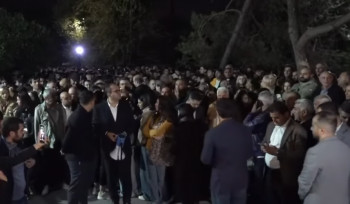 Սամվել Կարապետյանի աջակիցները Հակակոռուպցիոն դատարանի բակում են
