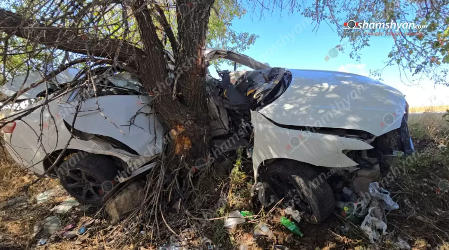 Արագածոտնում «Toyota»-ն դուրս է եկել հանդիպակաց գոտի և բախվել ծառին. կա տուժած