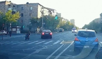 Պարեկները հայտնաբերել են հանդիպակաց երթևեկող և շտապօգնության մեքենայի երթևեկը խոչընդոտող վարորդին (տեսանյութ)