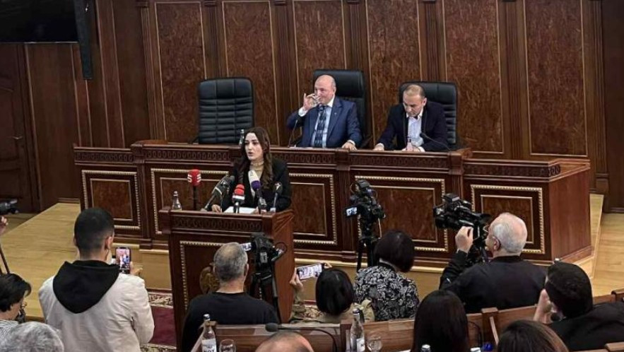 Գյումրիի քաղաքապետը Սահմանադրական դատարան դիմելու հարցը հանեց ավագանու նիստի օրակարգից