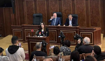 Գյումրիի քաղաքապետը Սահմանադրական դատարան դիմելու հարցը հանեց ավագանու նիստի օրակարգից