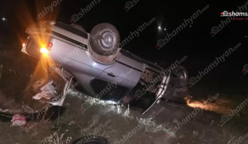 Գեղարքունիքում 67-ամյա վարորդը «BMW»-ով դուրս է եկել երթևեկելի գոտուց և գլխիվայր հայտնվել դաշտում