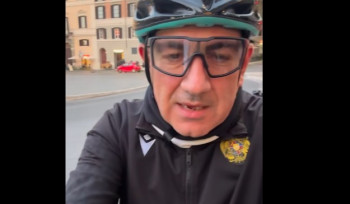 Փաշինյանը Հռոմում հեծանիվ է վարում (տեսանյութ)