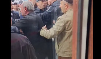 Տեսանյութ՝ Գյումրու քաղաքապետարանում կատարվողից