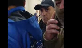 Գյումրու քաղաքապետարանի աշխատակիցներից մեկը վատացավ․ շտապօգնության մեքենա է ժամանել (տեսանյութ)