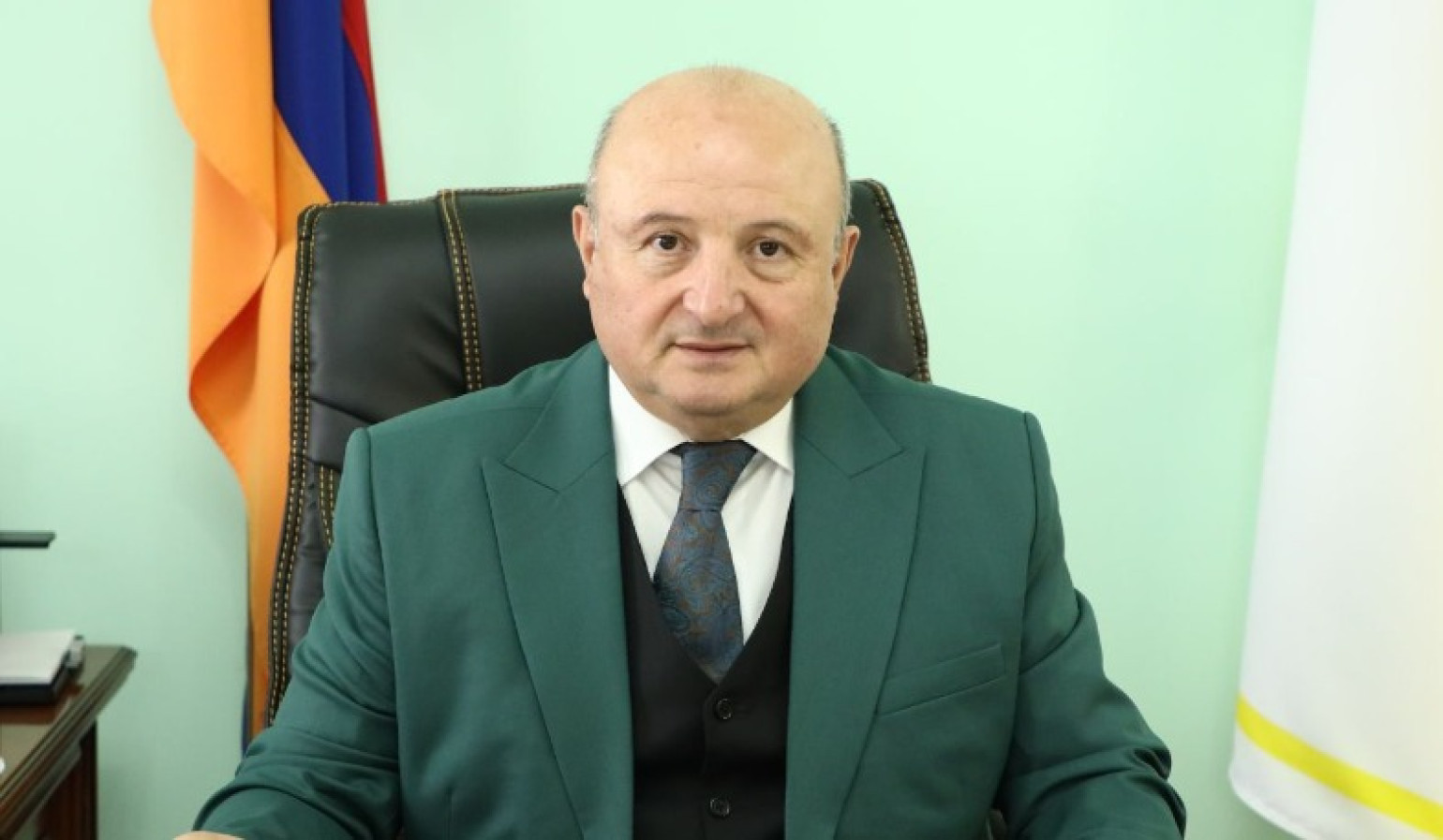 Այն կառավարությունը, որն իրեն հռչակել էր «ժողովրդավարության բաստիոն», այժմ ոտնձգություններ է կատարում իր իսկ ժողովրդի կողմից օրինապես ընտրված քաղաքապետի նկատմամբ. Կոմունիստական կուսակցություն