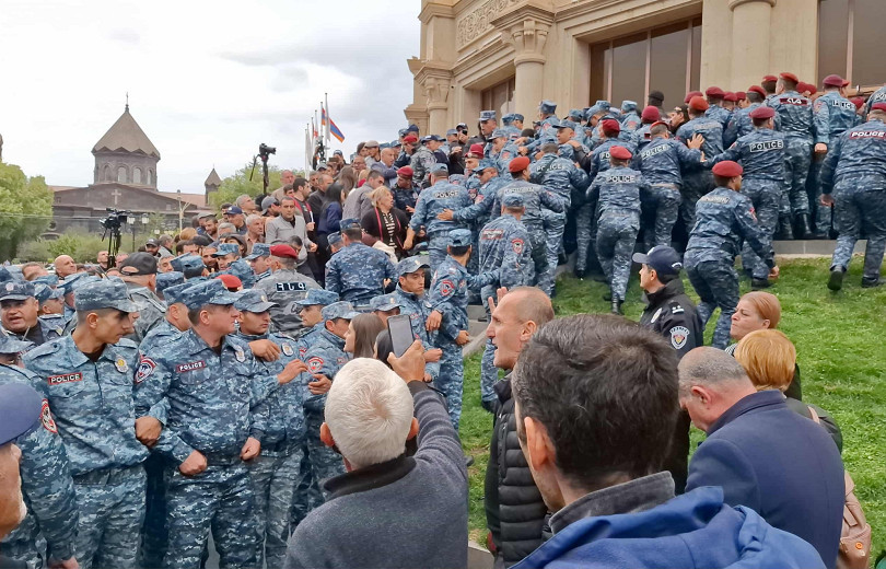Շիրակի մարզում երեկվա բողոքի ակցիայի ժամանակ բերման ենթարկվածների թվում կան անչափահասներ․ փաստաբան