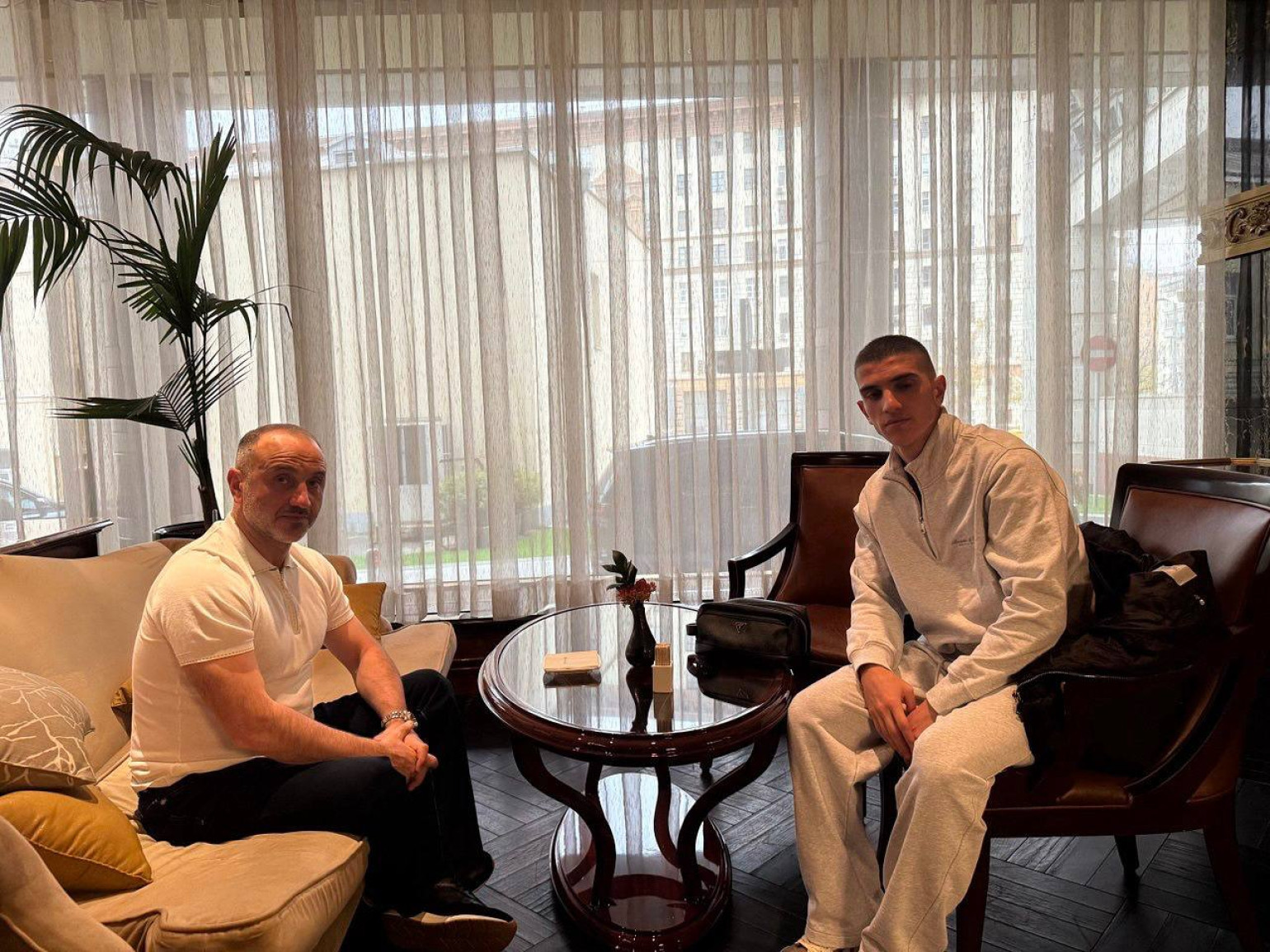 Եղիշե Մելիքյանը հանդիպել է Արտյոմ Բանդիկյանի հետ, քննարկել նրա՝ ազգային հավաքականում ելույթ ունենալու հնարավորությունները